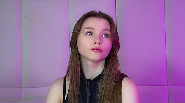 Show modela KeiraAsti na web-kameri