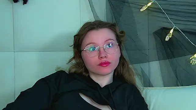 KeiraAstin Webbikameraesitys