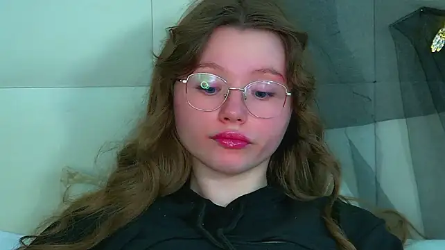 הופעת וובקאם של KeiraAsti
