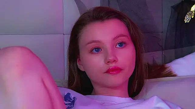 KeiraAsti: вебкам-шоу