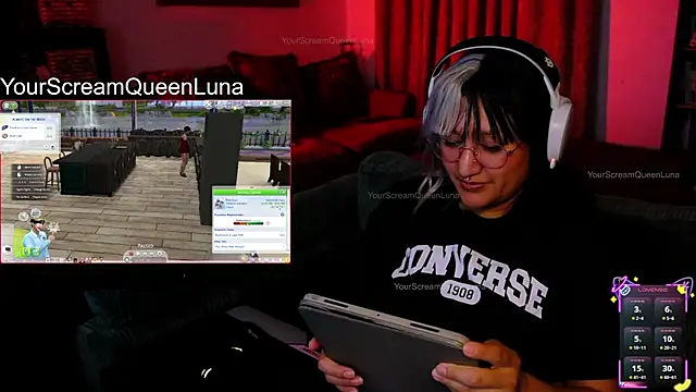 YourScreamQueenLunan Webbikameraesitys