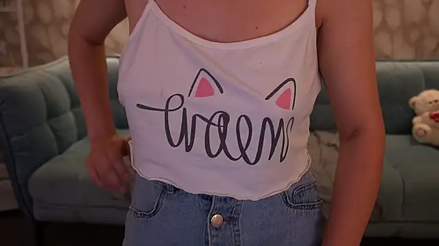LiviaShy Live chatroom