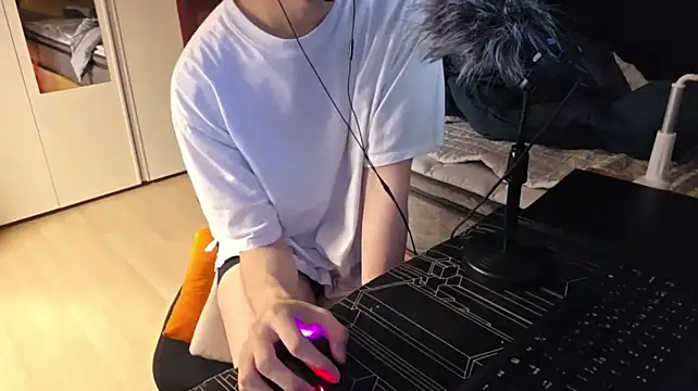016giy Show in webcam