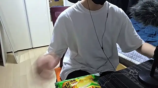 הופעת וובקאם של 016giy