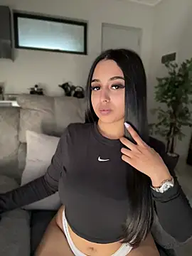 LilMisIndianx Show in webcam