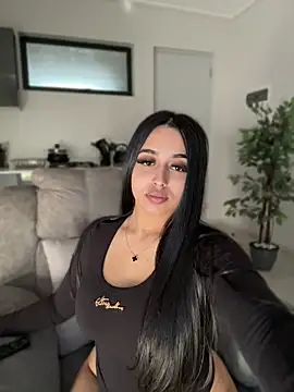 LilMisIndianx Show in webcam