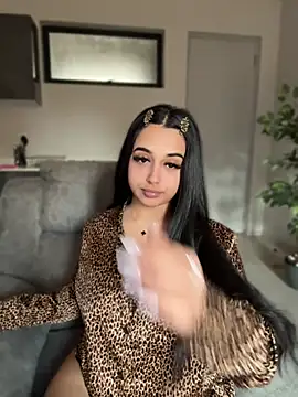 LilMisIndianx webcam show