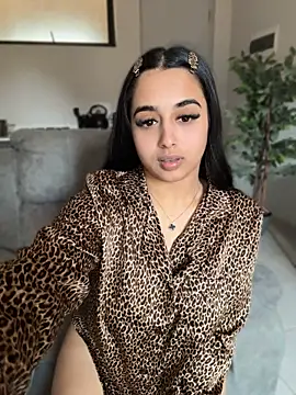 LilMisIndianx Show in webcam