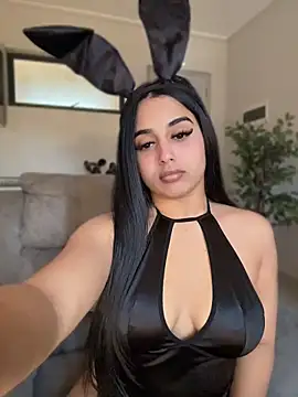 LilMisIndianx Show in webcam