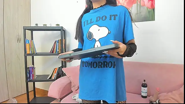 pinky_f00x's Live XXX Chat