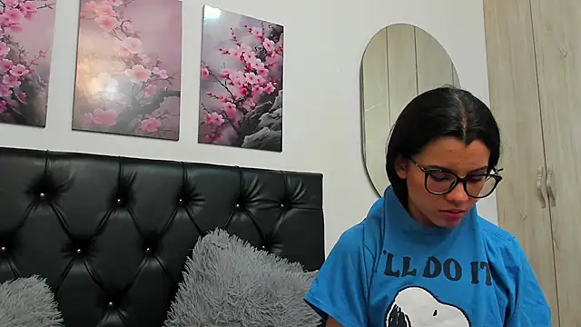 pinky_f00x Chat XXX in diretta