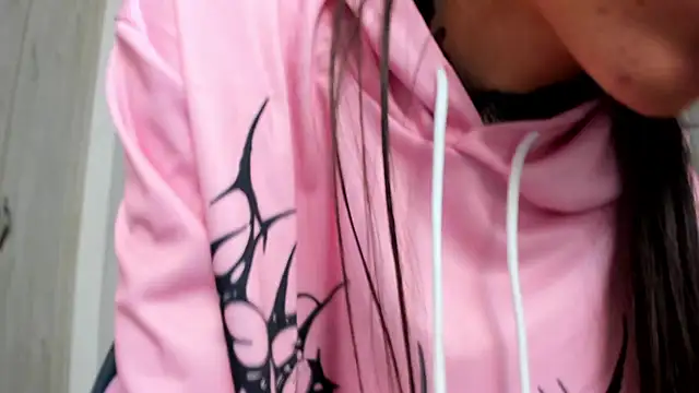 pinky_f00xn Live XXX chat