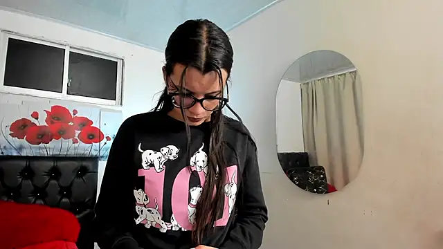 pinky_f00x's Live XXX Chat
