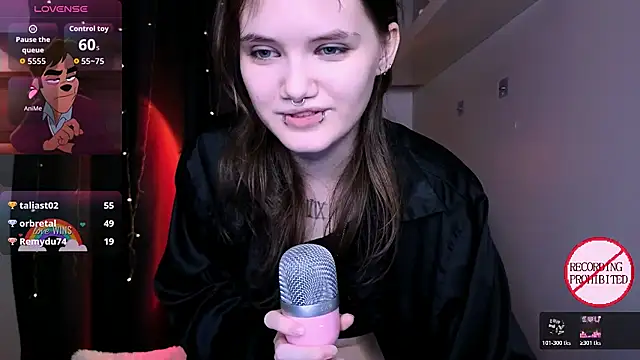 Dilara_xBaby: διαδικτυακό σόου στην κάμερα
