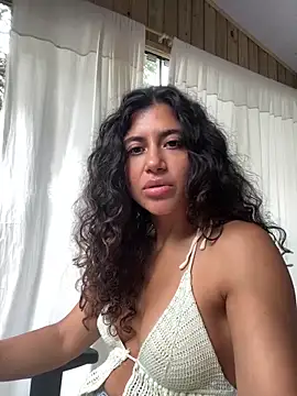 deusaludovica Adlı Modelin Canlı XXX Sohbeti