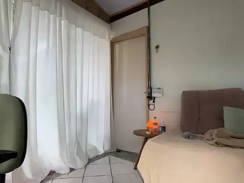 deusaludovica Adlı Modelin Canlı Sohbet Odası