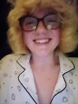mcjbgfhgjhiiilllufjyf Шоу с уебкамера