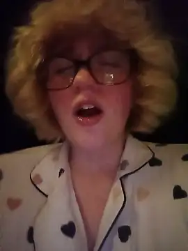 mcjbgfhgjhiiilllufjyf's Webcam Show