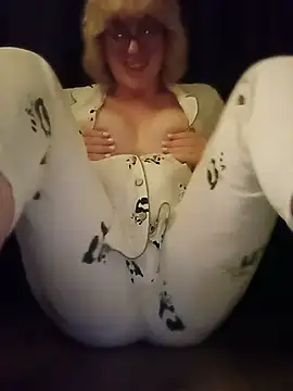 mcjbgfhgjhiiilllufjyf's Webcam Show