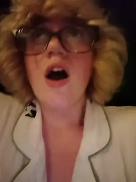 mcjbgfhgjhiiilllufjyf Show in webcam