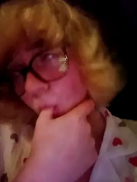 הופעת וובקאם של mcjbgfhgjhiiilllufjyf