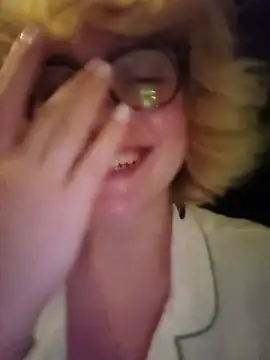 mcjbgfhgjhiiilllufjyf's Webcam Show