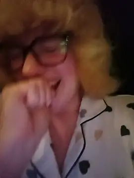 mcjbgfhgjhiiilllufjyf's Webcam Show