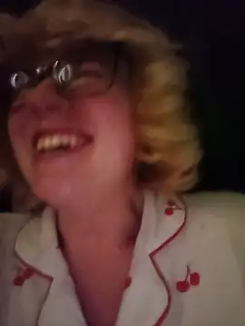 mcjbgfhgjhiiilllufjyf's Webcam Show