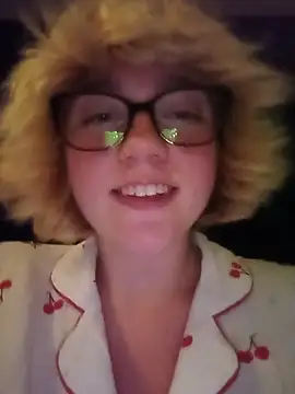 mcjbgfhgjhiiilllufjyf Show in webcam