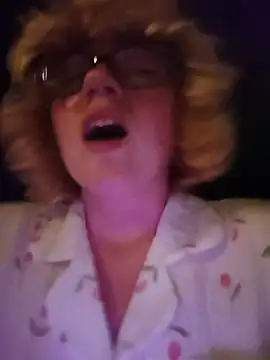 mcjbgfhgjhiiilllufjyf Show in webcam