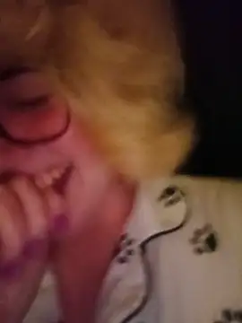 mcjbgfhgjhiiilllufjyf's Webcam Show