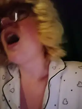 mcjbgfhgjhiiilllufjyf's Webcam Show