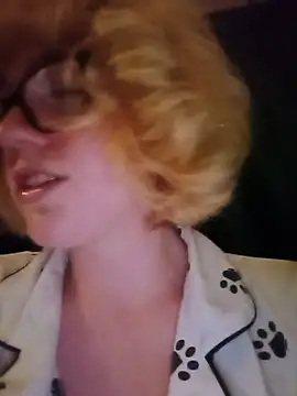 mcjbgfhgjhiiilllufjyf élő XXX-chatje