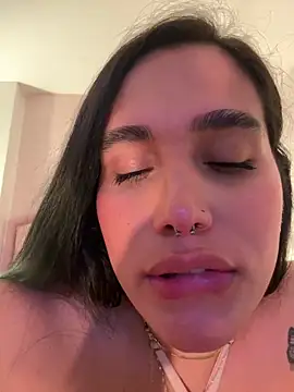 Bella__Wood Webcamshow