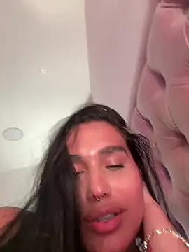 Show modela Bella__Wood na web-kameri