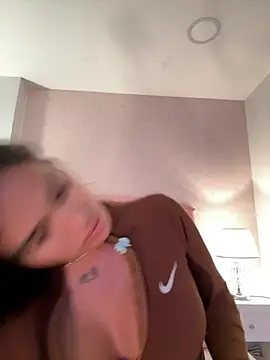 Bella__Wood Show in webcam