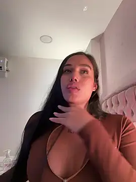 Bella__Wood Adlı Modelin Web Kamerası Şovu