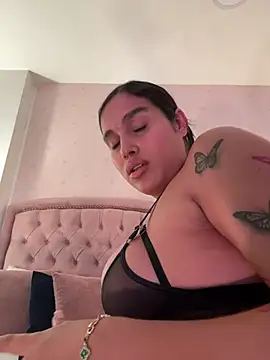 Bella__Woodn Webbikameraesitys