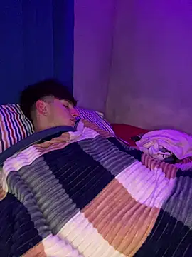 nhuelg: διαδικτυακό σόου στην κάμερα