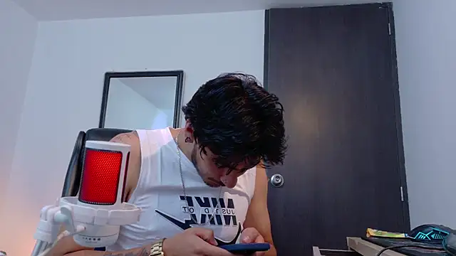 Elian_savoy Show in webcam