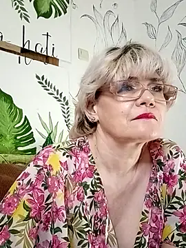 Catty_Lady's Live Chat Room