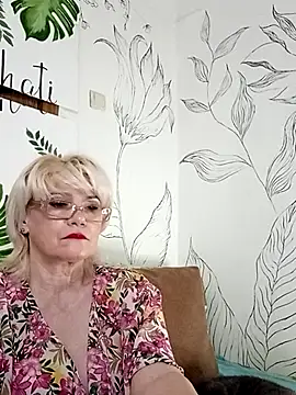 Catty_Lady Adlı Modelin Canlı XXX Sohbeti