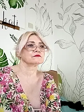 Catty_Lady Chat XXX live