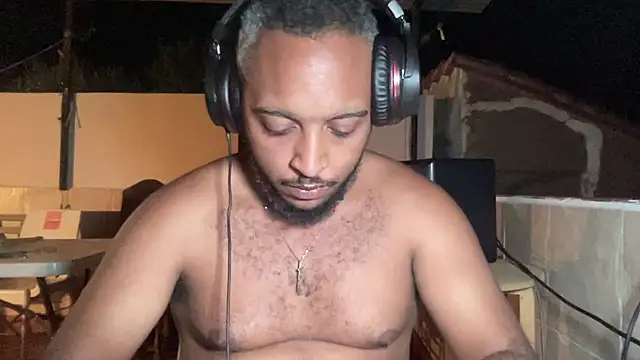 Show modela Minidemonkush na web-kameri