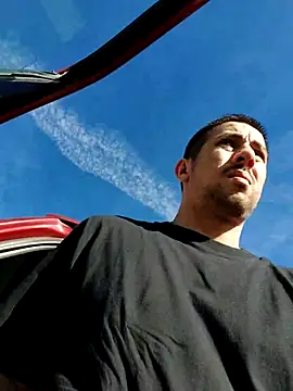 himNIGuys: διαδικτυακό σόου στην κάμερα