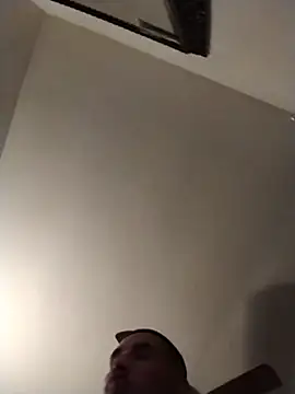 חדר צ'אט בשידור חי של himNIGuys
