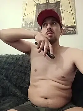הופעת וובקאם של himNIGuys