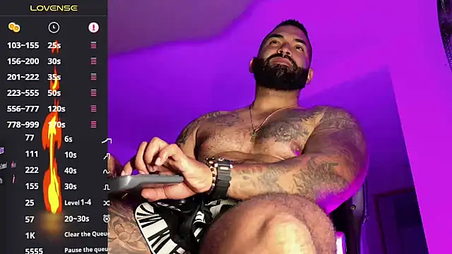 Max-prada Show in webcam