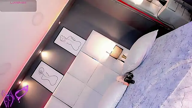 Nikita_Dragun_777 网络视讯表演
