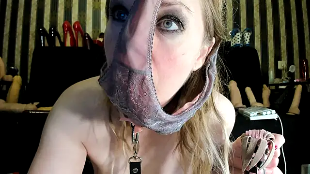 Show modela Naughty__Slave na web-kameri